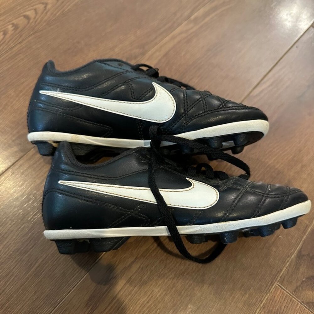 Nike Soccer Cleats Size 13C